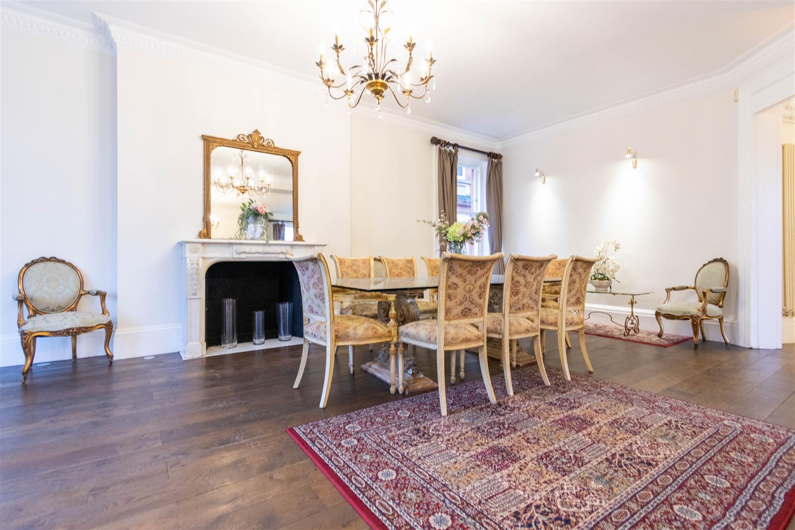 5 bed property in Albert Gate Court, London